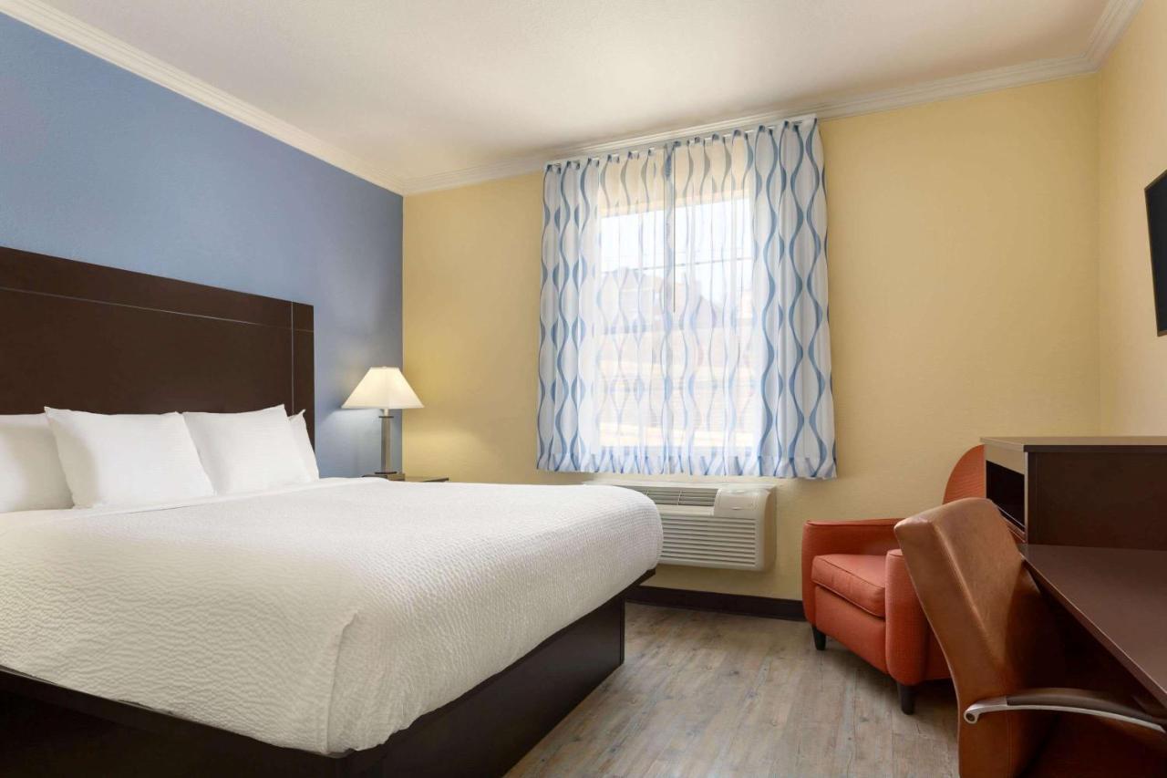 Days Inn & Suites By Wyndham Dfw Airport South-Euless Exterior photo