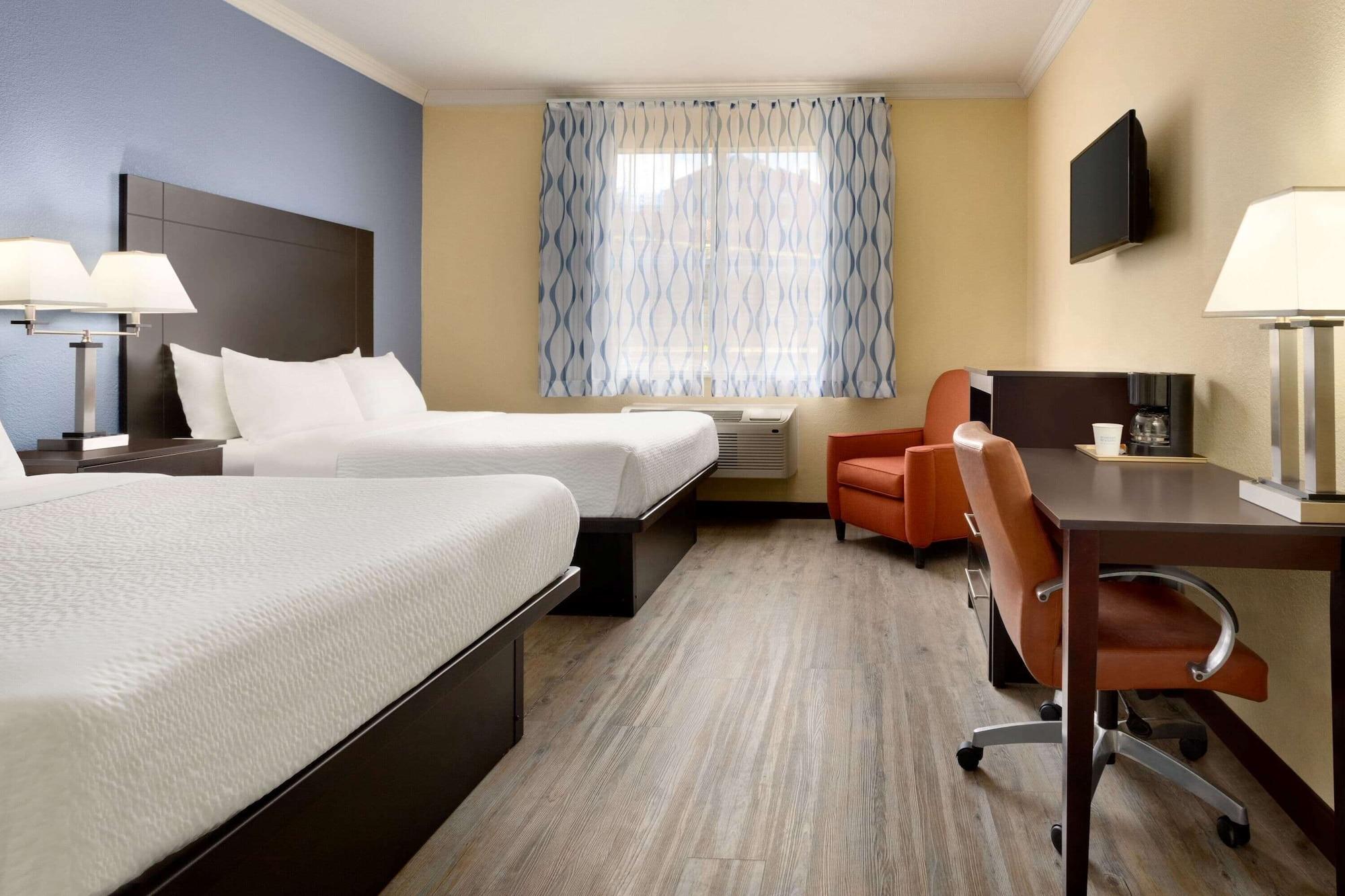 Days Inn & Suites By Wyndham Dfw Airport South-Euless Exterior photo