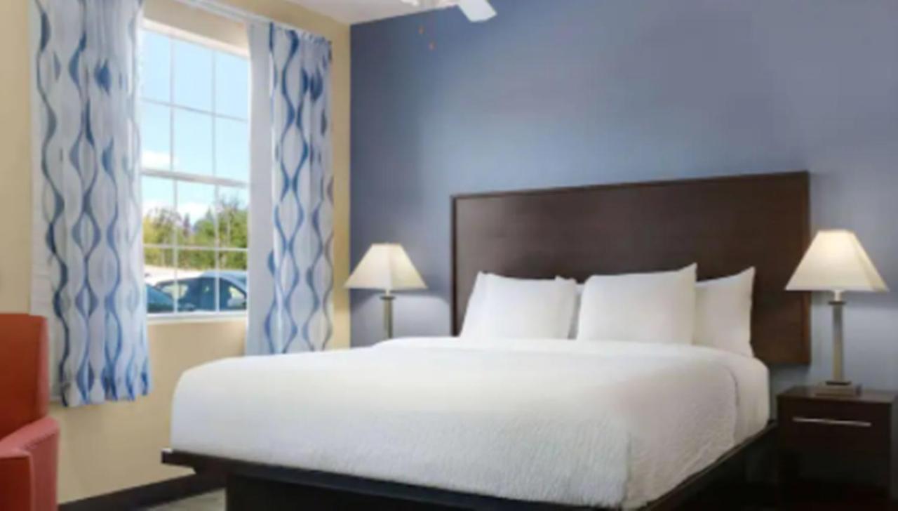 Days Inn & Suites By Wyndham Dfw Airport South-Euless Exterior photo