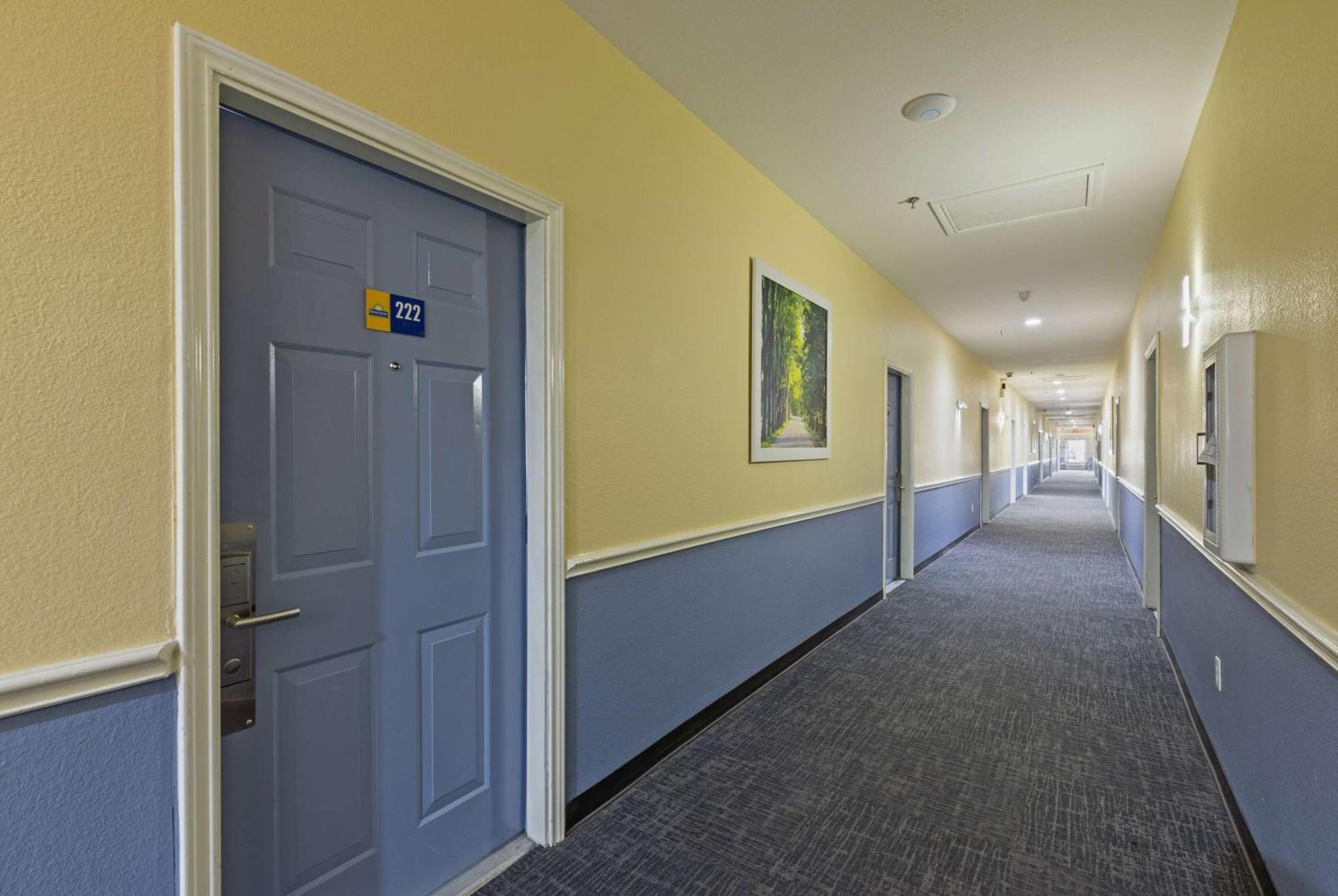 Days Inn & Suites By Wyndham Dfw Airport South-Euless Exterior photo