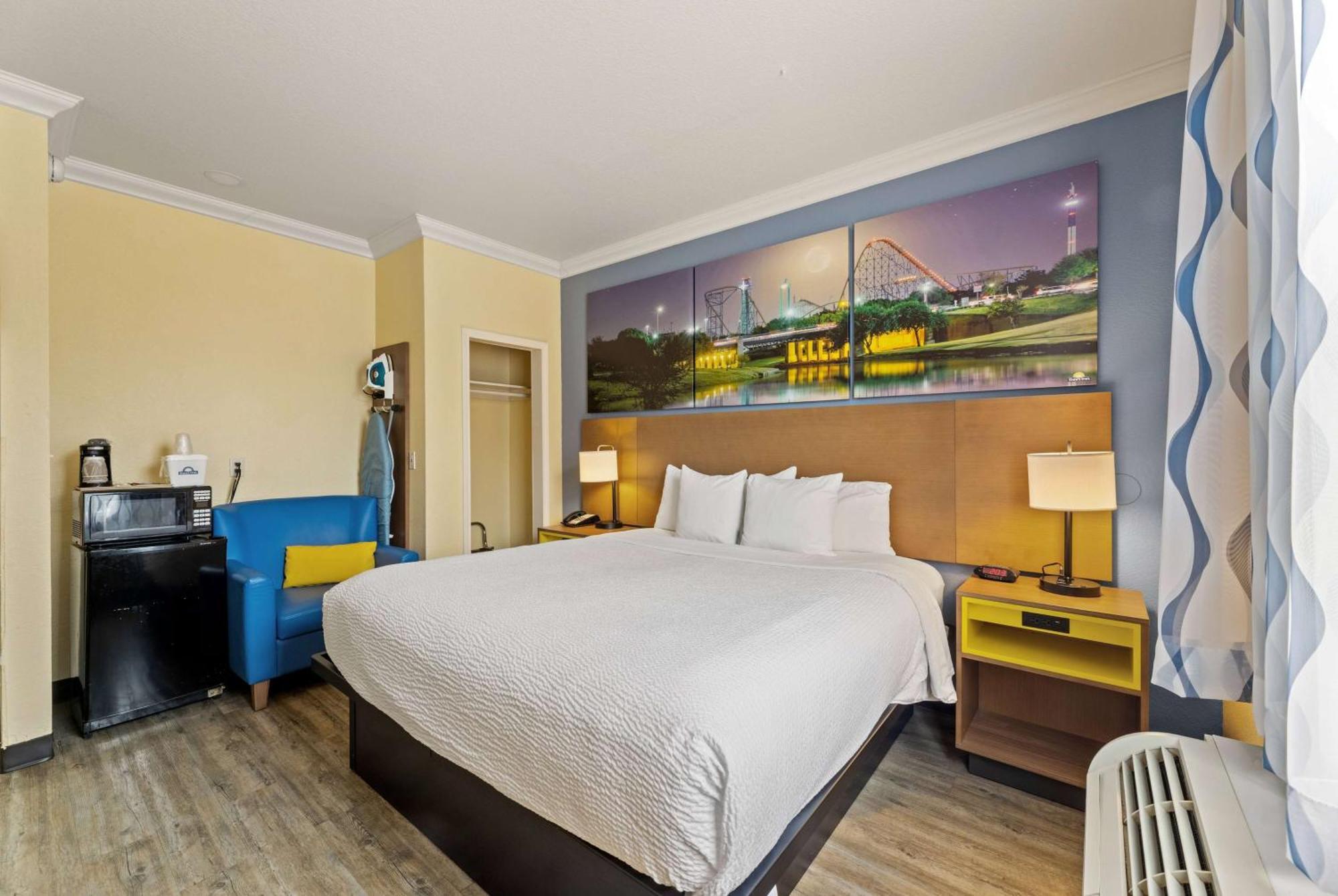 Days Inn & Suites By Wyndham Dfw Airport South-Euless Exterior photo